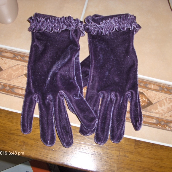 Ladies Velvet gloves - Picture 1 of 2